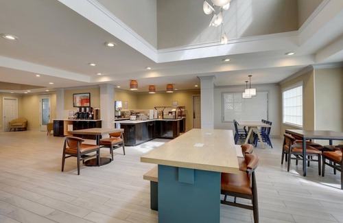 San Jose Hotel | Ideal Stay with Kitchen, Free Breakfast & Outdoor Pool