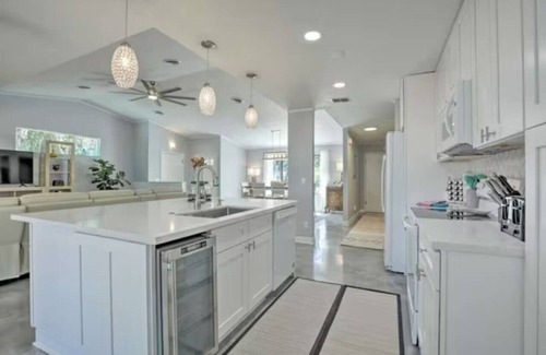 St. Augustine House | Relaxing Retreat for 6 with Pet-Friendly Amenities