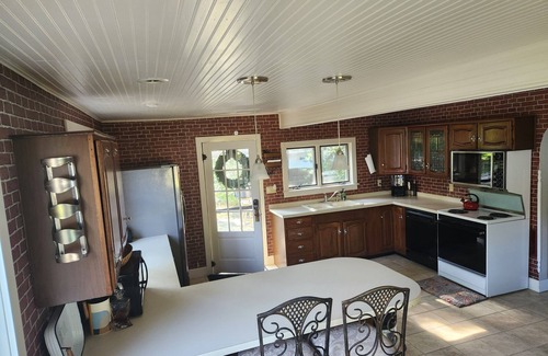 Newaygo Cottage | Ideal Family Getaway with Oceanfront Views & Kitchen Access