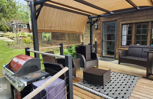 Newaygo Cottage | Ideal Family Getaway with Oceanfront Views & Kitchen Access