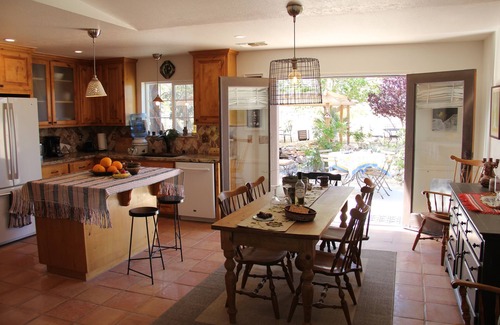 Yucca Valley House | Ideal Retreat Near Joshua Tree Park with Kitchen & Spa