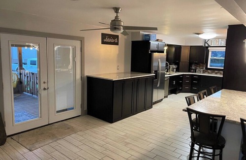 Arlington House | Pet-Friendly Haven: Ideal Stay for Your Visit