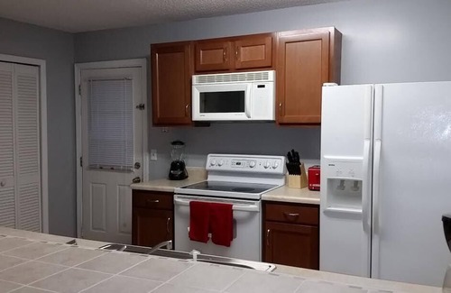 Neptune Beach House | Mermaid's Treasure: Oceanview Stay with Spa & Pet-Friendly Perks