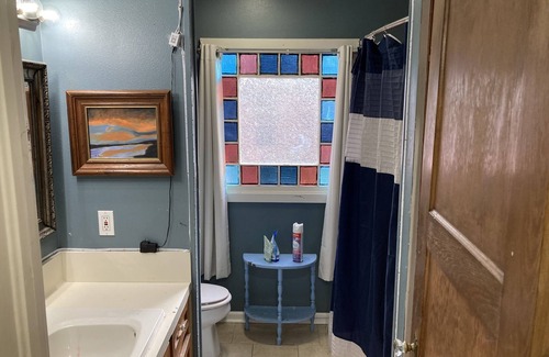 Central House | Cozy One-Bedroom Retreat with Twin or Full Bed Options