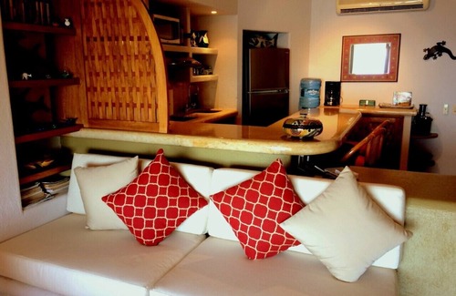 Ixtapa - Zihuatanejo Condo | Unforgettable Oceanfront Escape with Infinity Pool Access
