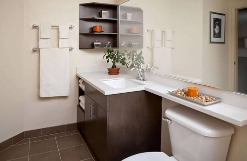 Southfield Hotel | Relaxing Overnight Stay with Kitchen & Free Parking