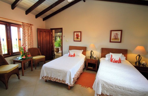 Maynards Hotel | Relaxing Retreat Near Mullins Beach with Pools & Ocean Views