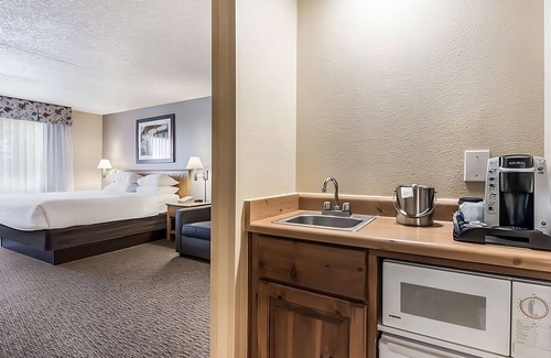 Palm Valley Resort | Relaxing Overnight Stay at Red Lion Goodyear Phoenix!