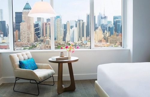 Hell's Kitchen Hotel | Relaxing Overnight Stay Near Carnegie Hall with Pet-Friendly Perks