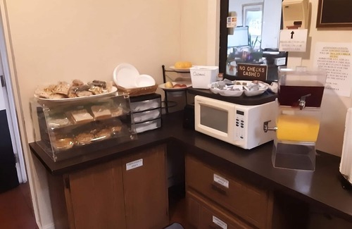 Summit Hotel | Relaxing Stay at Knights Inn Ashland with Pool & Pet-Friendly Amenities