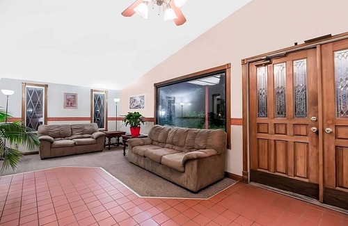 Summit Hotel | Relaxing Stay at Knights Inn Ashland with Pool & Pet-Friendly Amenities