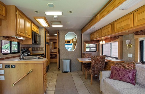 Buffalo City House | Cozy River Road Campsite with Full Hookup & Breakfast