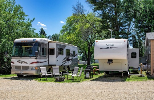 Buffalo City House | Cozy River Road Campsite with Full Hookup & Breakfast