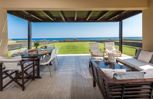 Gennadi Villa | Beach Front Great Sand Villa with Pool and Spa Amenities
