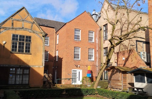 Coventry City Centre Apartment | Cozy Self-Contained Studio with Family and Pet Amenities