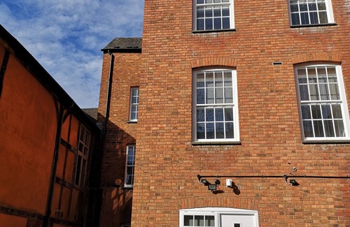 Coventry City Centre Apartment | Cozy Self-Contained Studio with Family and Pet Amenities