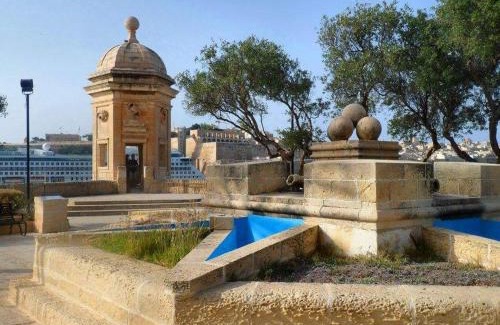 Senglea Apartment | Kid-Friendly Retreat at Great Siege Apartment - Rated 9.1/10