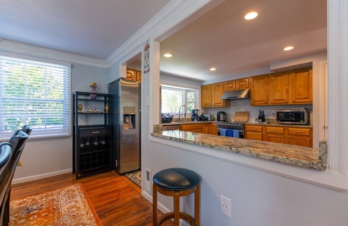 Fairfax House | Great single family house near multiple stores and shopping centers