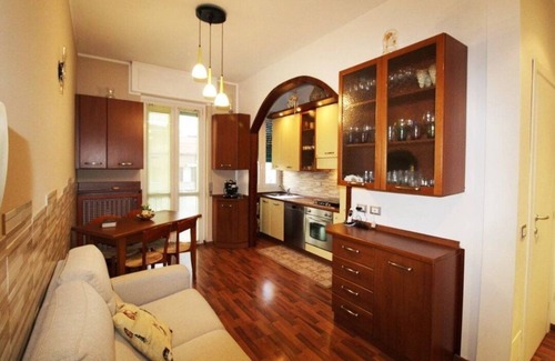 Como Apartment | Pet-Friendly Retreat with Hot Tub & Kitchen - Rated 9/10