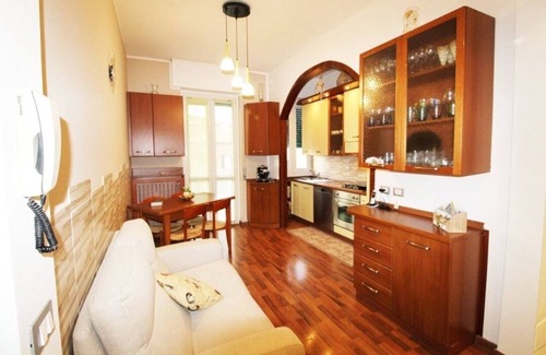 Como Apartment | Pet-Friendly Retreat with Hot Tub & Kitchen - Rated 9/10
