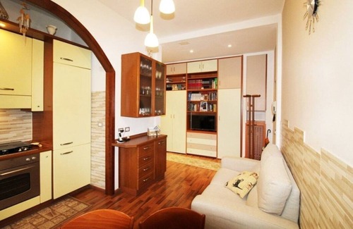 Como Apartment | Pet-Friendly Retreat with Hot Tub & Kitchen - Rated 9/10
