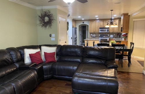 Herriman House | Tranquil Retreat: Guest Rated 10/10 with Spa & Breakfast