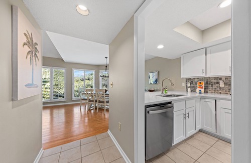 Spinnaker Beachhouses Villa | Great Spinnaker: Tranquil Retreat with Golf and Lagoon Views