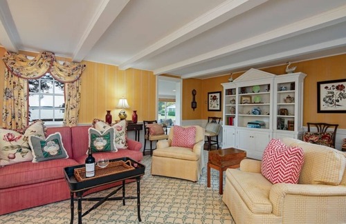 Bozman House | Discover Amazing Summer Rates - Book Your Pet-Friendly Stay!