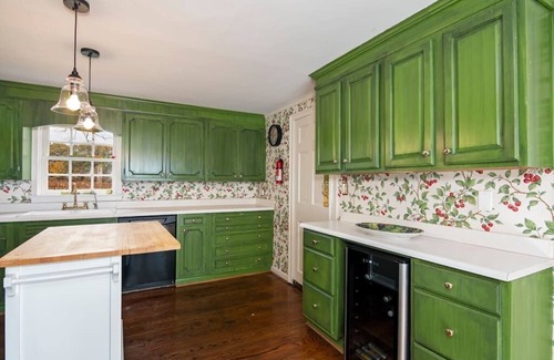 Bozman House | Discover Amazing Summer Rates - Book Your Pet-Friendly Stay!