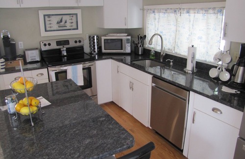 Sandalwood Village House | Book Your Golf Weekend at Mashpee Commons – Rated 10/10!