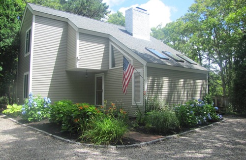 Sandalwood Village House | Book Your Golf Weekend at Mashpee Commons – Rated 10/10!