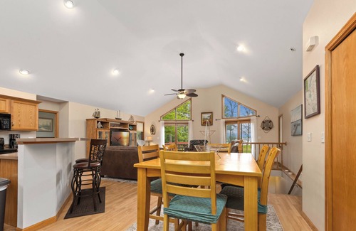 Necedah House | Guest Rated 10/10: Pet Friendly Lake House Retreat