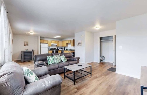 Brighton Apartment | Convenient 2 Bedroom Unit with King Beds near DIA
