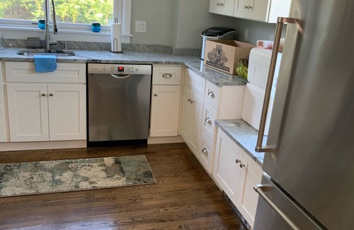 Vineyard Haven House | Updated 3 BR Getaway Near Ferry with Pool Access