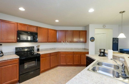 Crystal Cove House | Ideal Vacation Home Steps from Disney with Pool & Spa