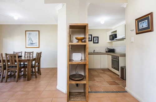 South Fremantle Apartment | Prime 2-Bedroom Apartment with Ocean View in South Fremantle
