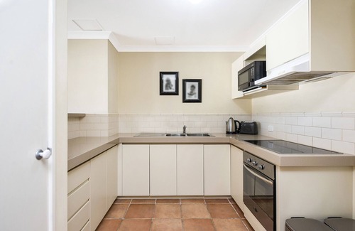 South Fremantle Apartment | Prime 2-Bedroom Apartment with Ocean View in South Fremantle
