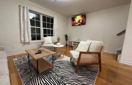 Stockade Historic District Apartment | Pet-Friendly Apartments in Schenectady, NY for Your Stay