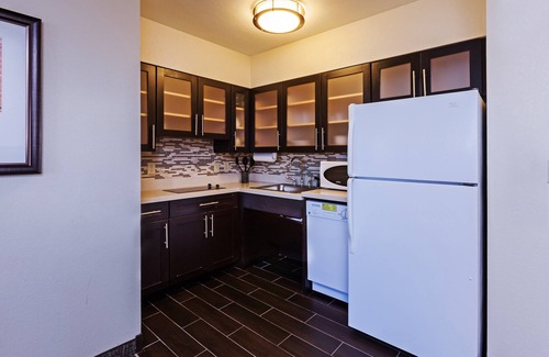 South Tulsa Condo | Top-Rated Comfortable Suite in Tulsa with Free Breakfast & Pool