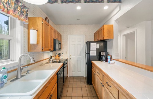 Columbine Lake House | Cozy Condo in Durango with Hot Tub & Mountain Access