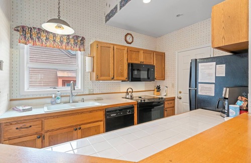 Columbine Lake House | Cozy Condo in Durango with Hot Tub & Mountain Access