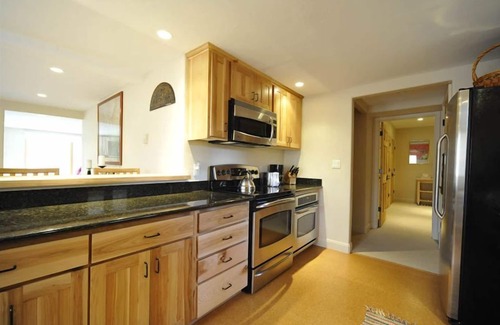 Moab Condo | Unbeatable Value in Downtown Moab with Pool & Spa