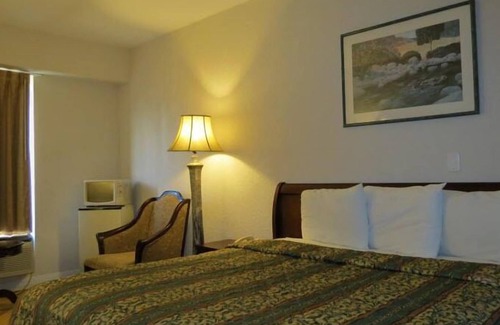 Gulfton Hotel | Budget-Friendly Great Value Inn with Spa & Breakfast