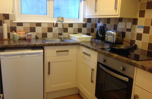 Ventnor Ski Chalet | Pet-Friendly Villa with Gorgeous Sea View Near Beach