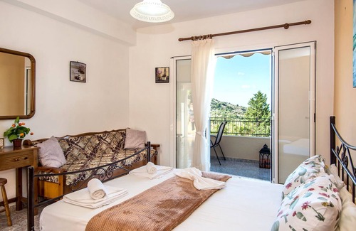 Razata Apartment | Ocean View Apartments: Family-Friendly with Kitchen Options