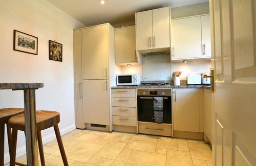 Stratford-upon-Avon House | Beautiful Views and Family-Friendly Comfort Steps from Town