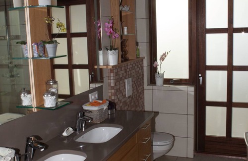 Akureyri House | Inviting Great View Guesthouse with Spa & Dining Options