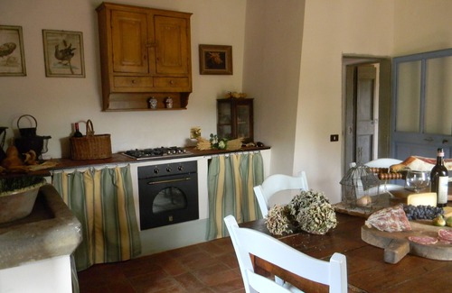 Montevarchi Apartment | Private Pool Retreat with Breathtaking Views for You