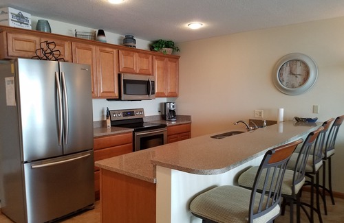 Osage Beach Condo | Unforgettable Views! Modern Lakefront Hotel Near Dining
