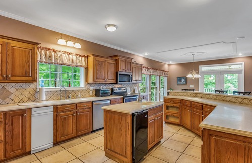 Stoney Point Landing House | Scenic Lake Views with Beach Access and Family-Friendly Amenities